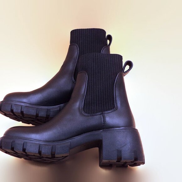 NIB! Steve Madden Black Leather Ankle Boots, Sz.6 - Picture 2 of 4